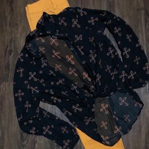 𝔽𝔸𝕃𝕃 𝕆𝕌𝕋𝔽𝕀𝕋•Orange skinny’s+Cross Blouse